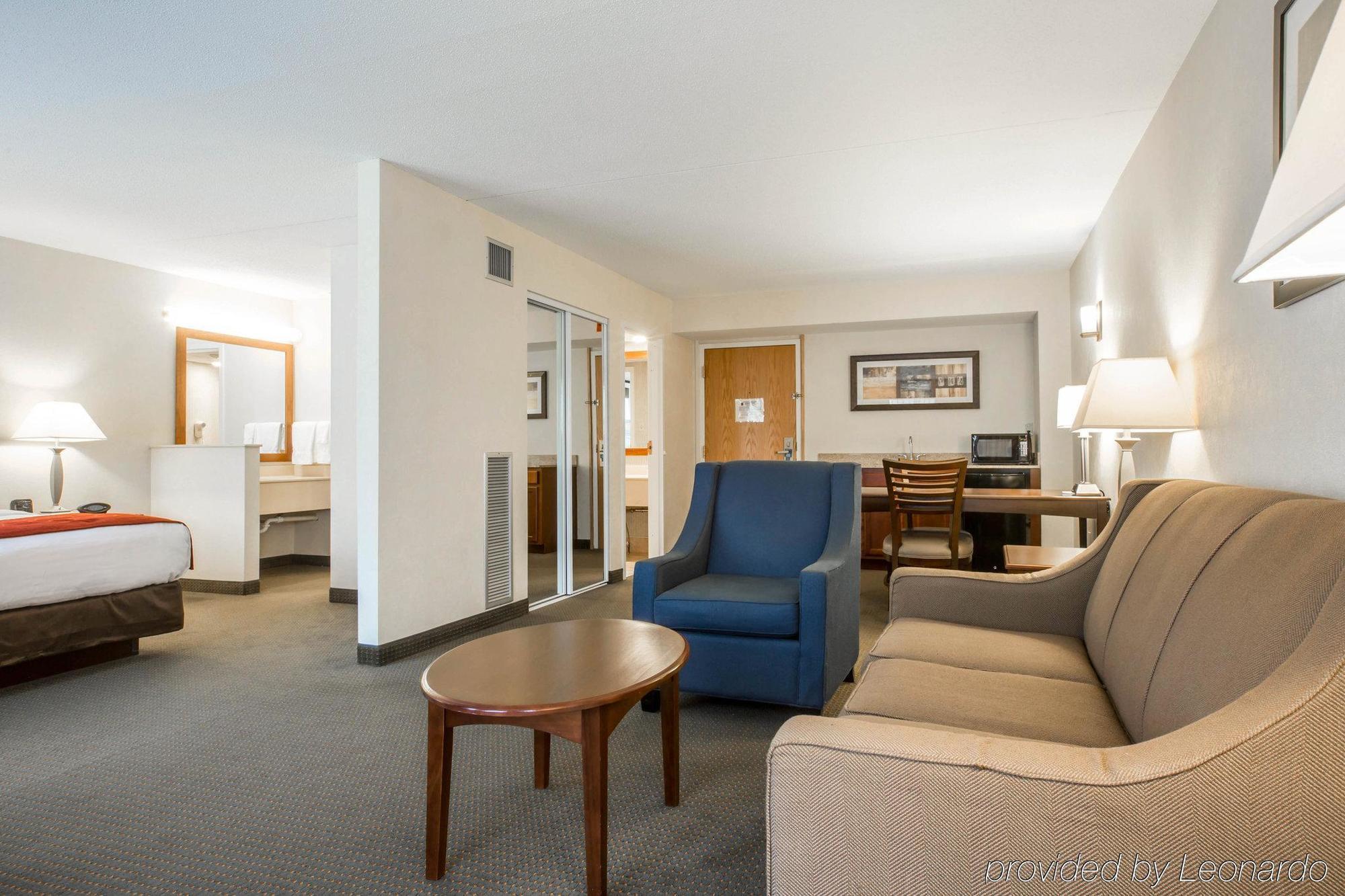 Comfort Suites South Burlington Near University ภายนอก รูปภาพ