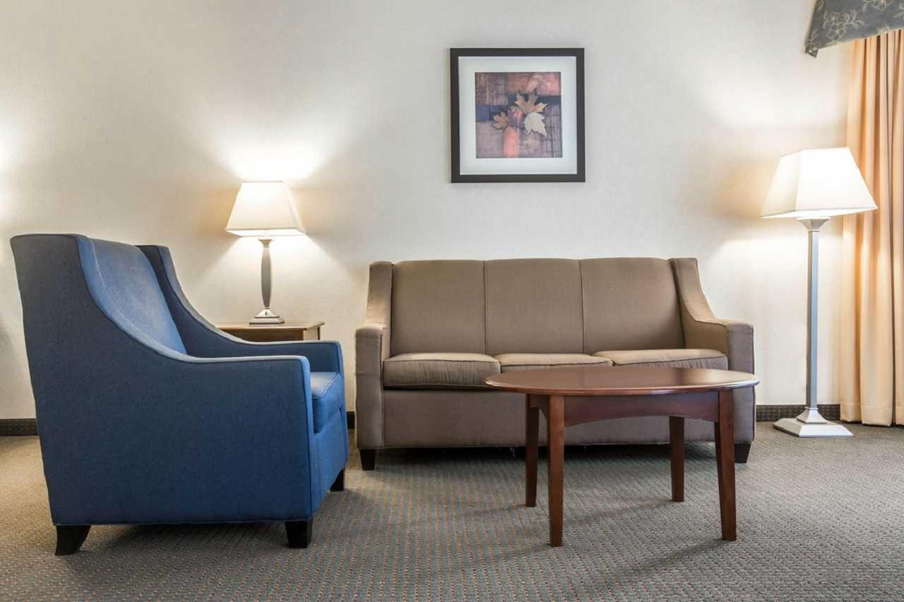 Comfort Suites South Burlington Near University ภายนอก รูปภาพ