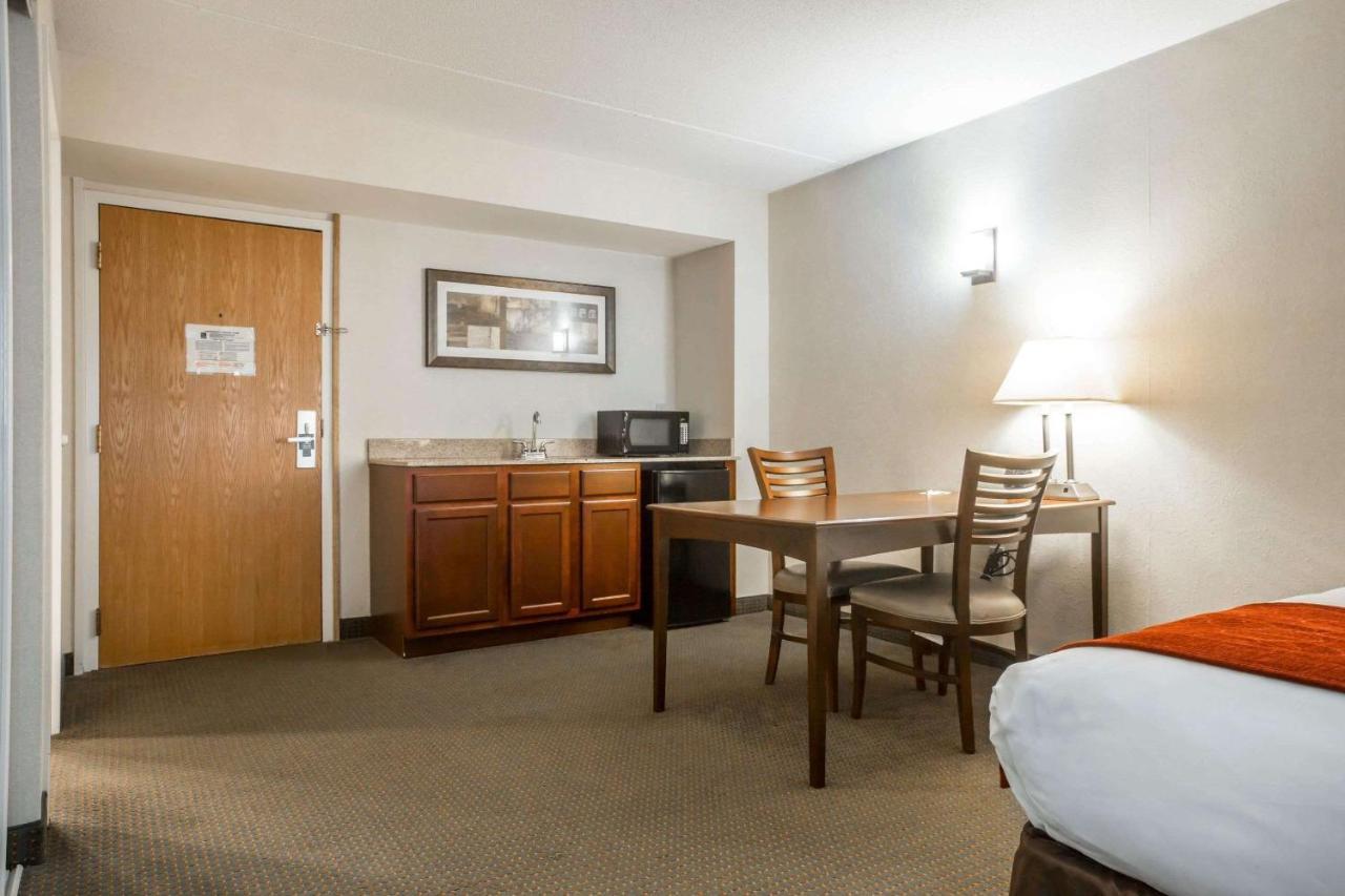 Comfort Suites South Burlington Near University ภายนอก รูปภาพ
