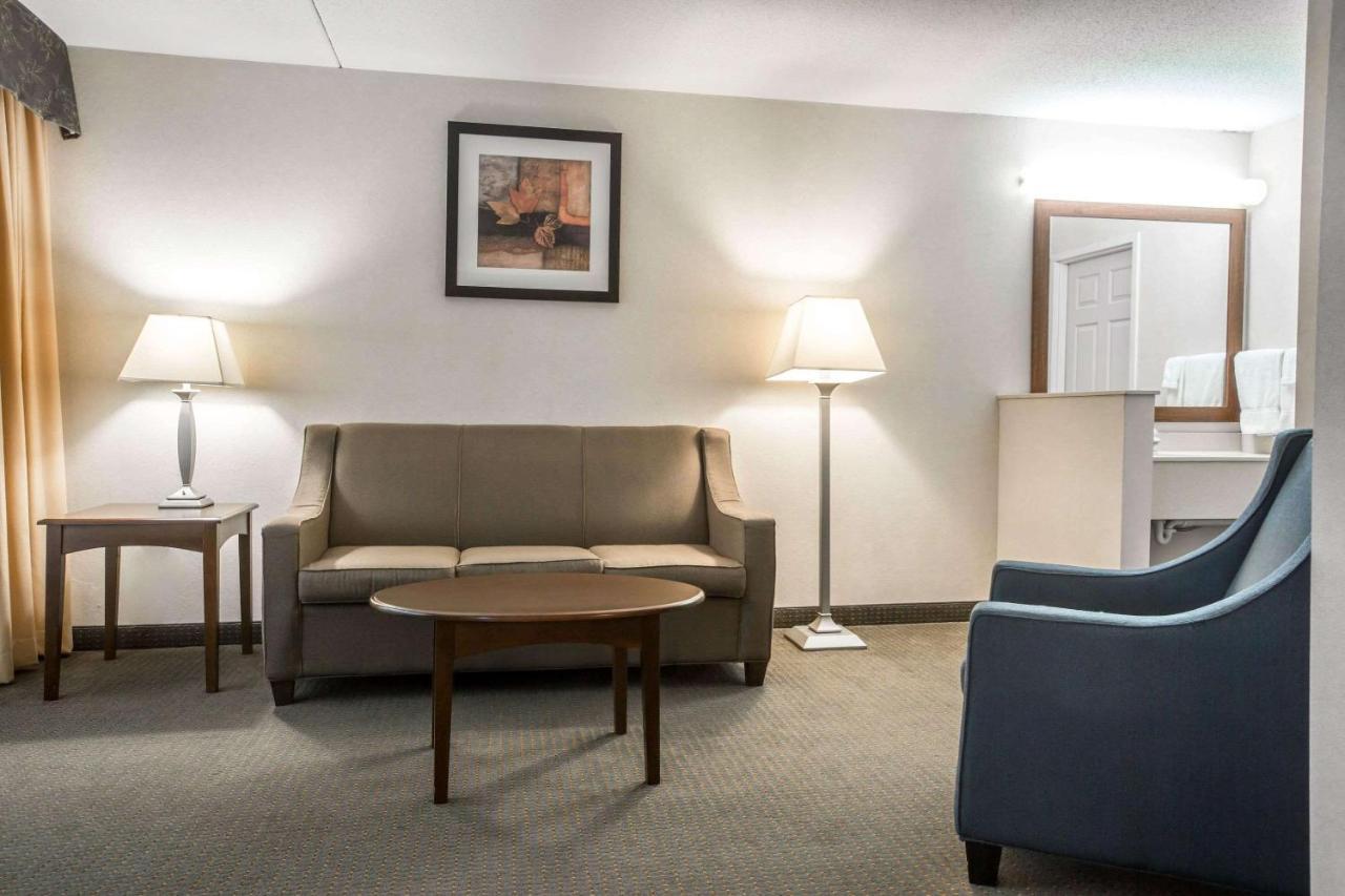 Comfort Suites South Burlington Near University ภายนอก รูปภาพ