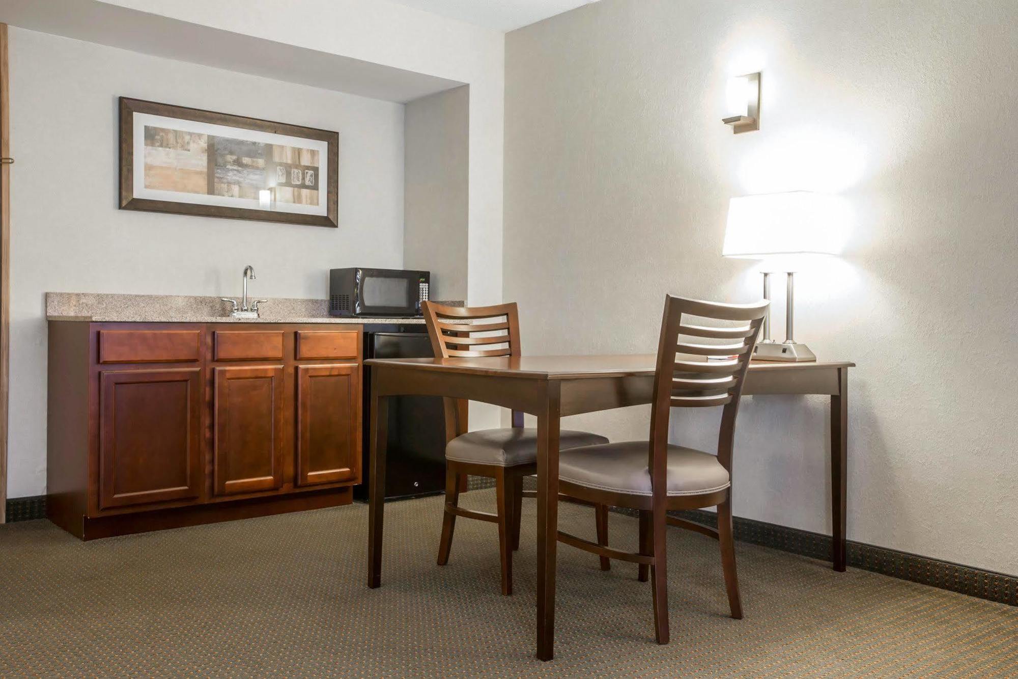Comfort Suites South Burlington Near University ภายนอก รูปภาพ